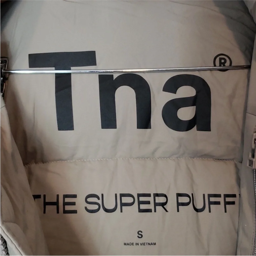 TnA The Super Puff Goose Down Aritzia Womens
Small Outerwear Coat - Picture 8 of 12